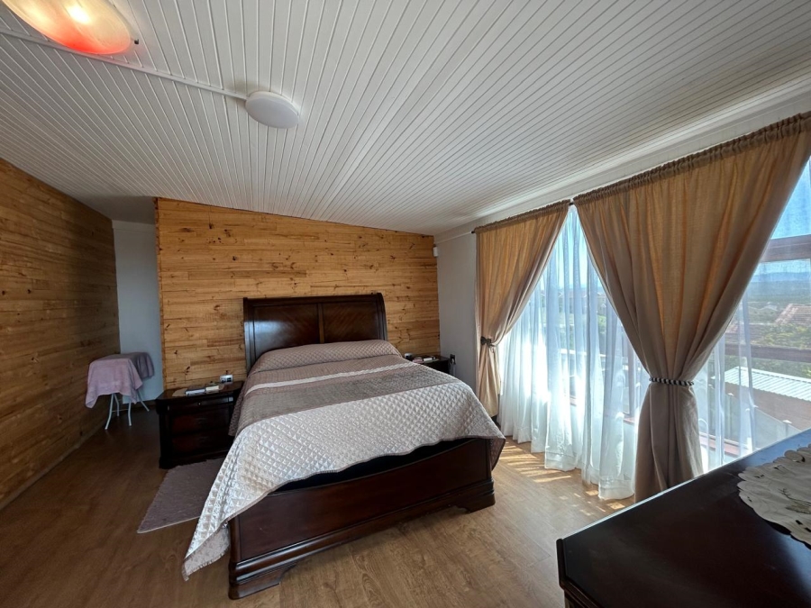 5 Bedroom Property for Sale in Wavecrest Eastern Cape